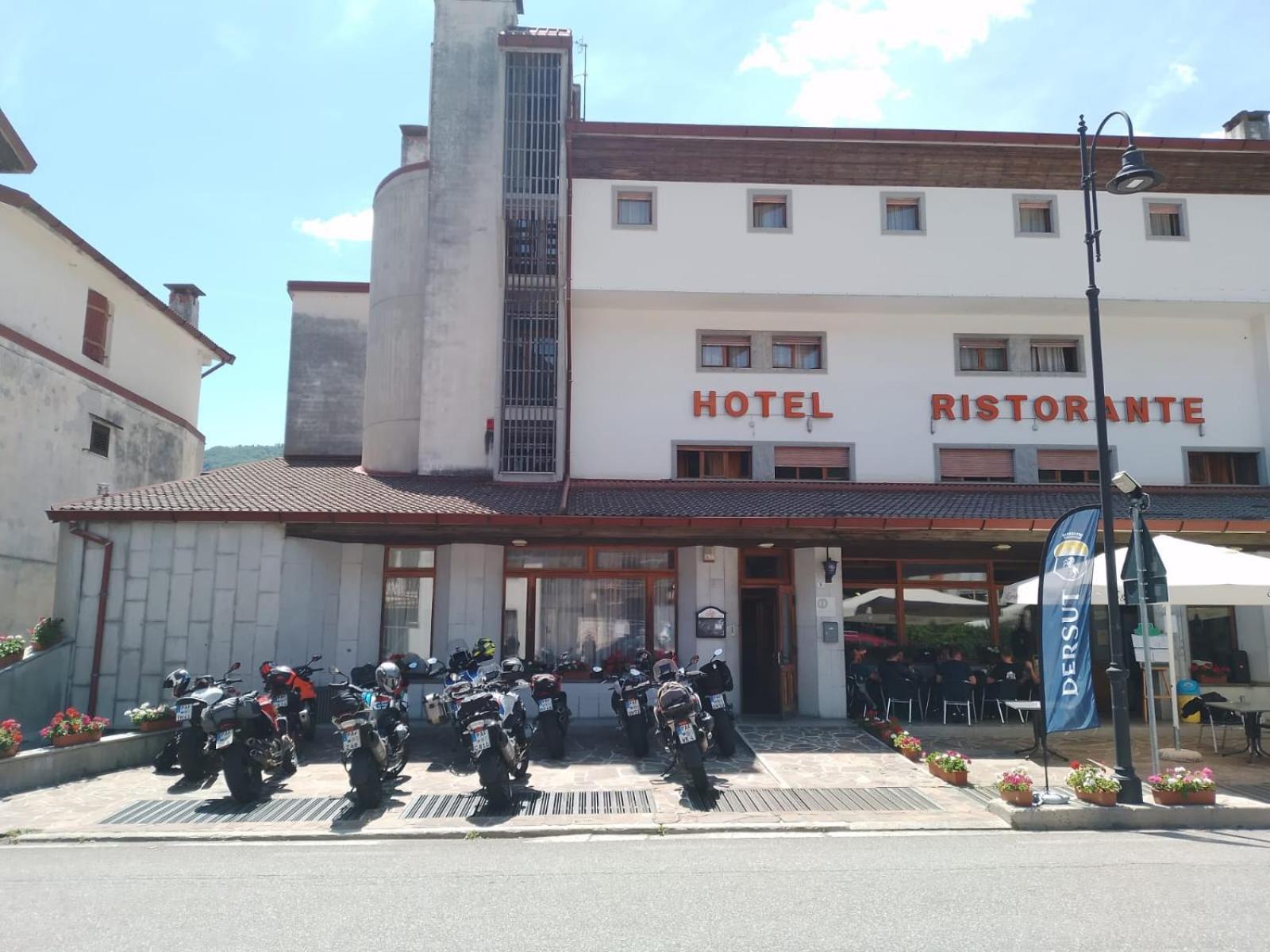 Bike & Bikers Hotel Restaurant 암페쪼 외부 사진