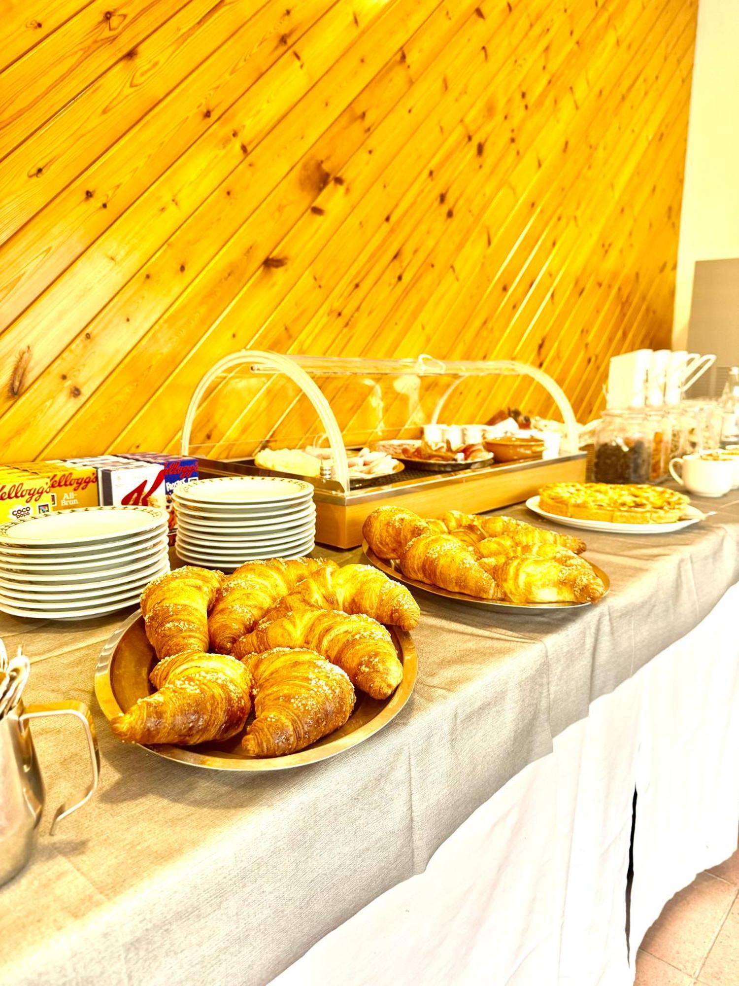 Bike & Bikers Hotel Restaurant 암페쪼 외부 사진